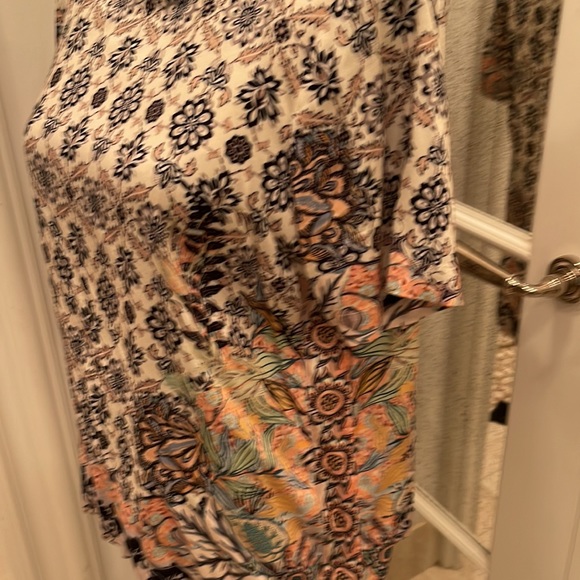 Hale Bob M Floral Short Sleeve Top in NEW Condition Poly/Spandex Blend - Picture 13 of 15